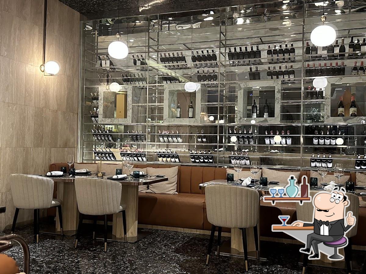 Интерьер "La Tavola".
