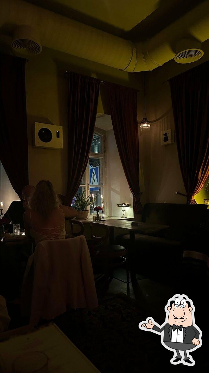 Забронируйте столик в "Bar Phoenix".