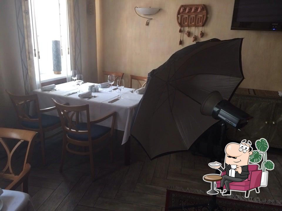 Забронируйте столик в "restaurant FARHI".