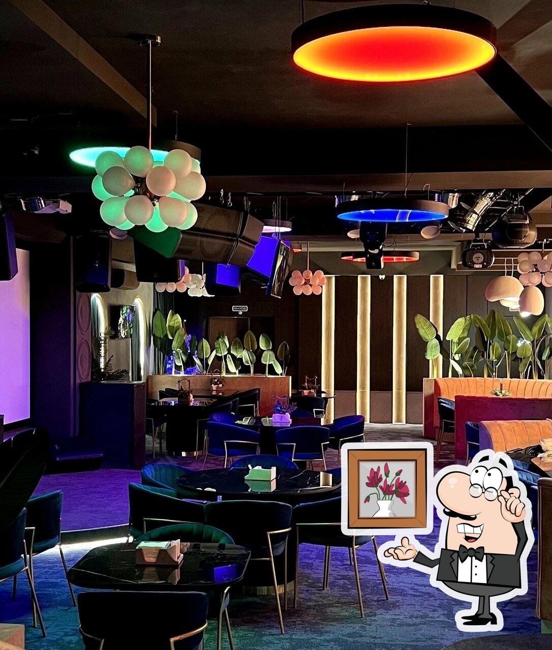 Забронируйте столик в "Варьете".
