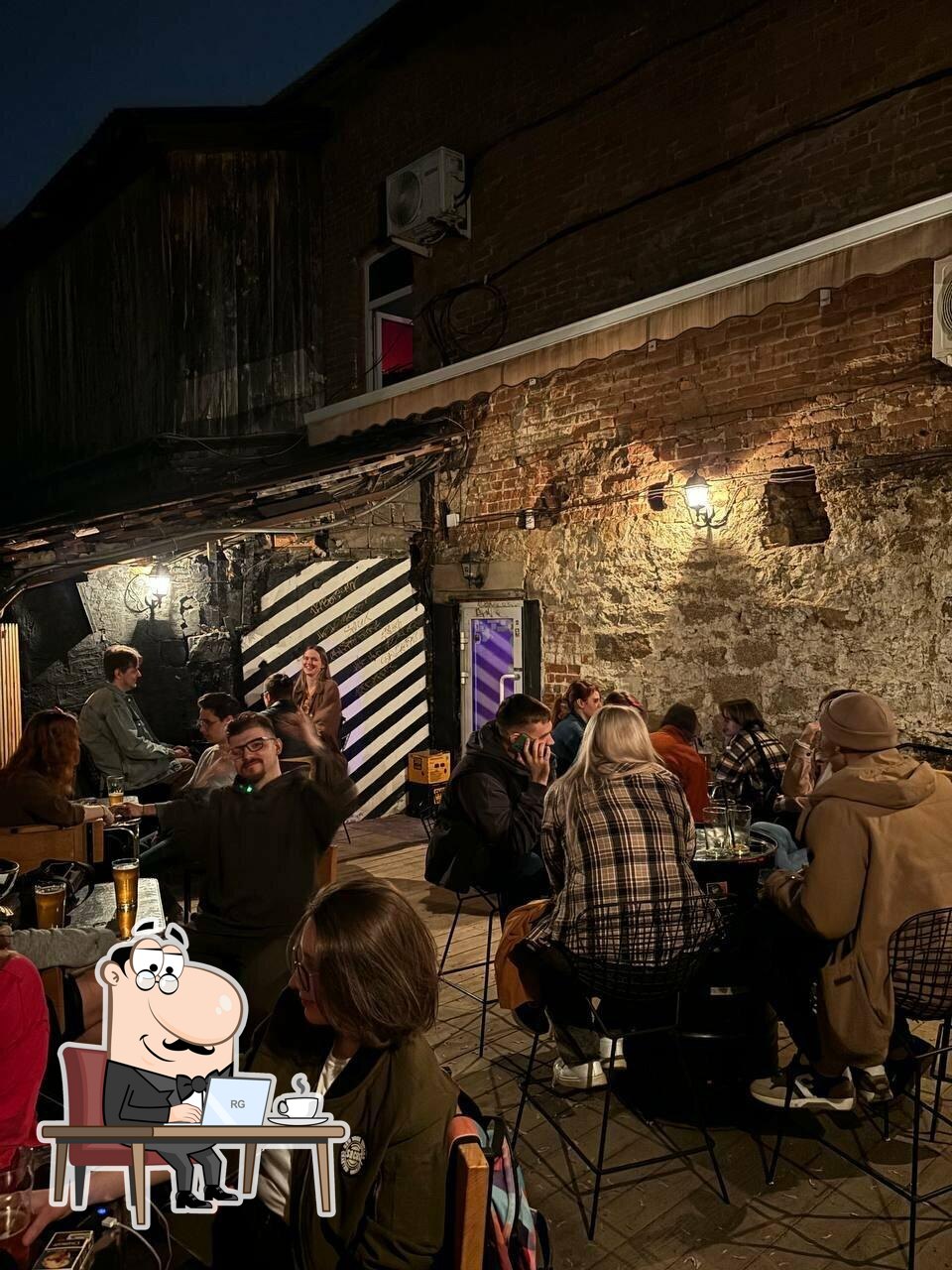 Забронируйте столик в "Hops Spot".