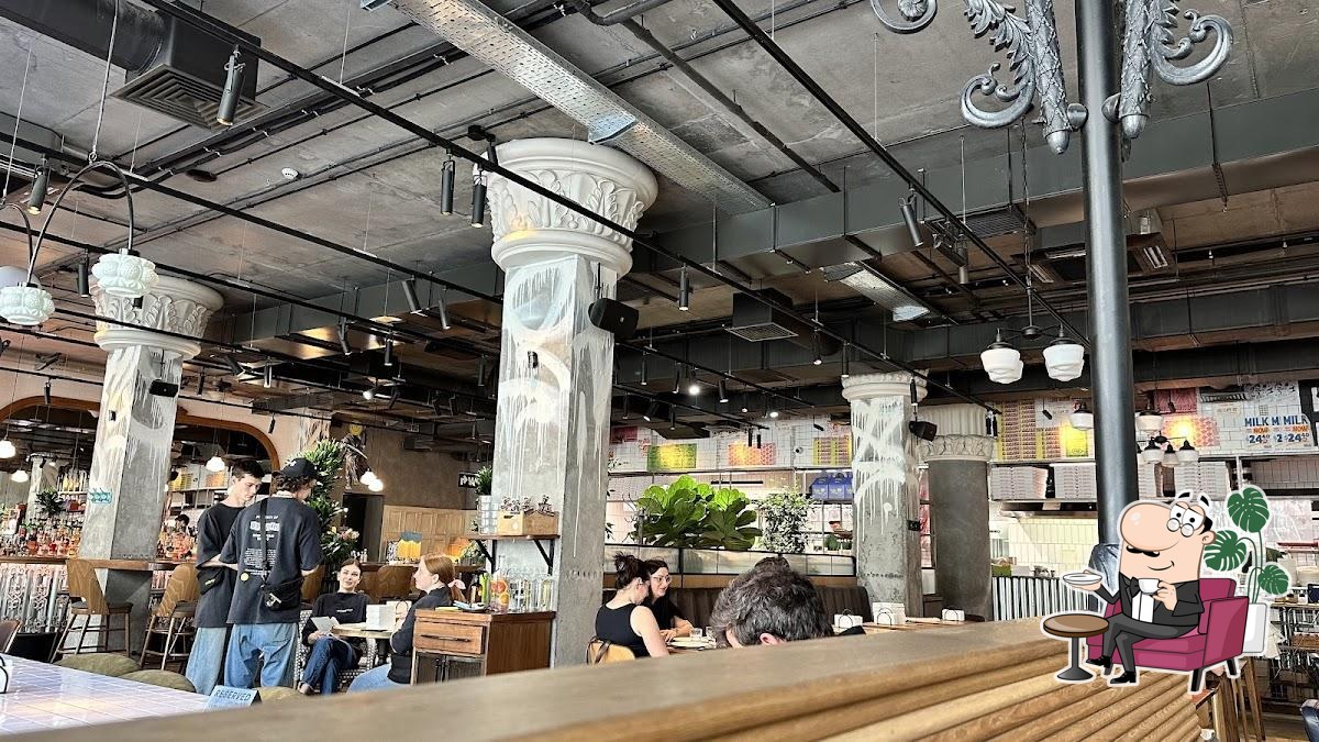 Забронируйте столик в "BROOKS eats & drinks".
