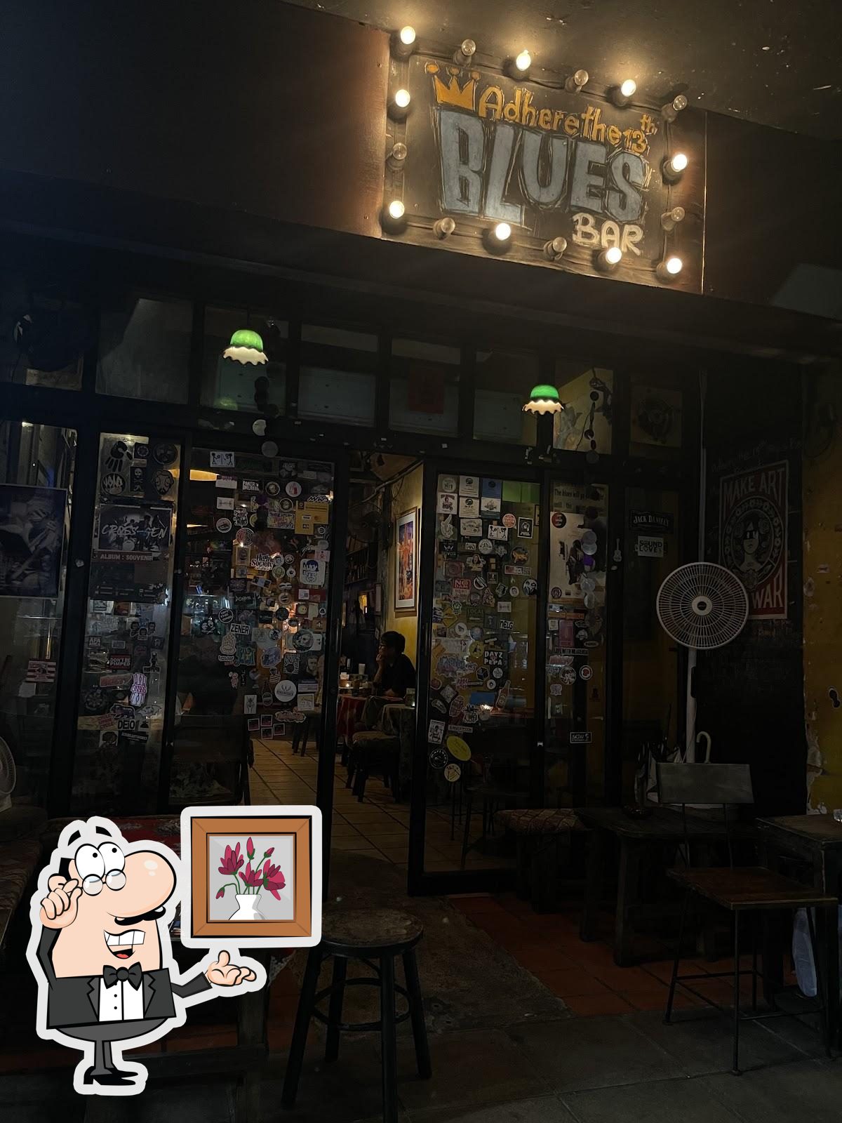 Интерьер "Adhere The 13th Blues Bar".