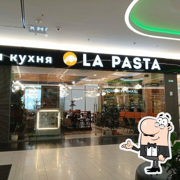 Посмотрите на внутренний интерьер "La Pasta".