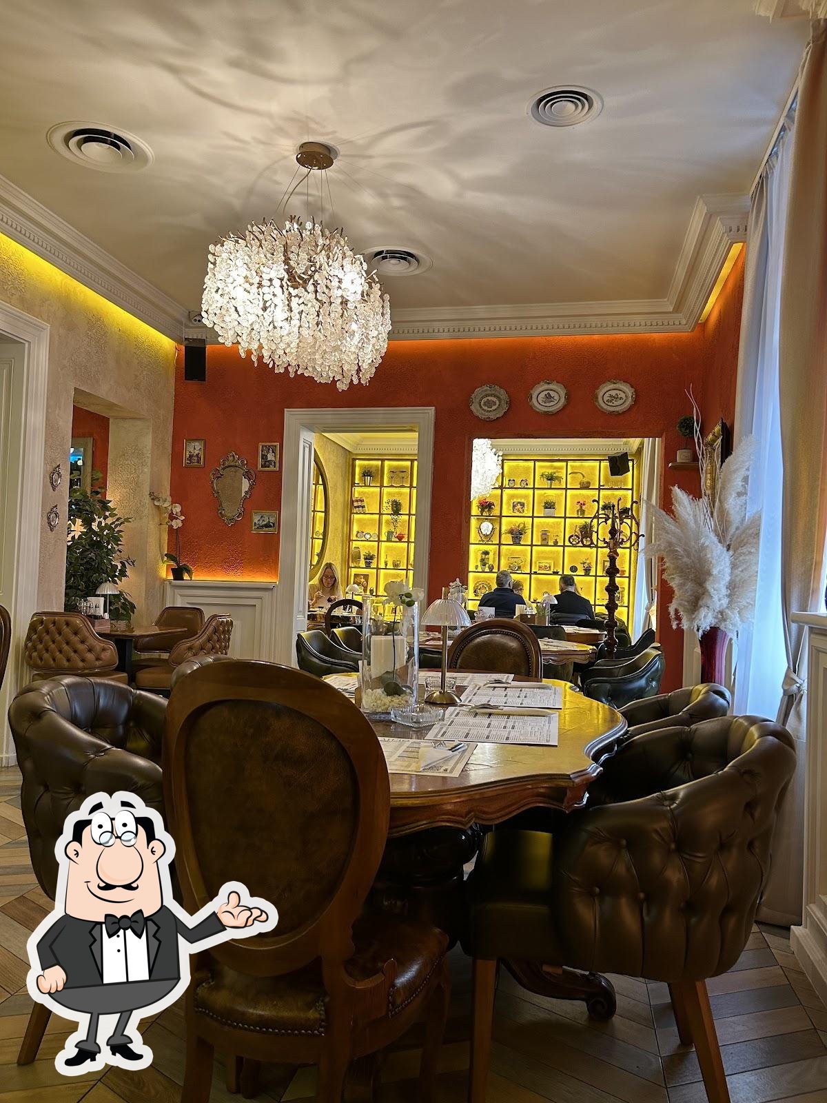Посмотрите на внутренний интерьер "Restoran Mihailo".