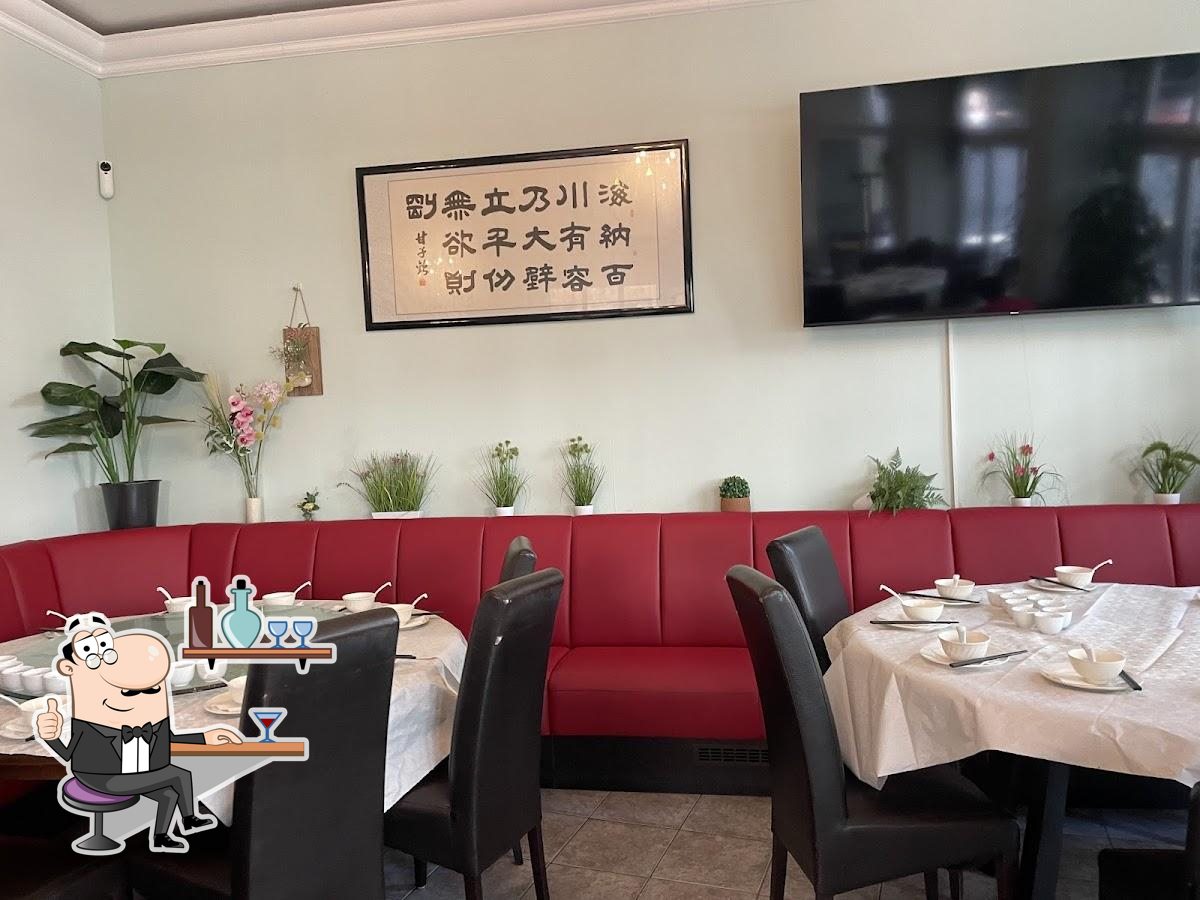 Посмотрите на внутренний интерьер "China Garten".