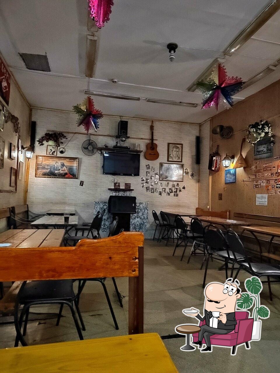 Посмотрите на внутренний интерьер "Пивбар у Михайловны".