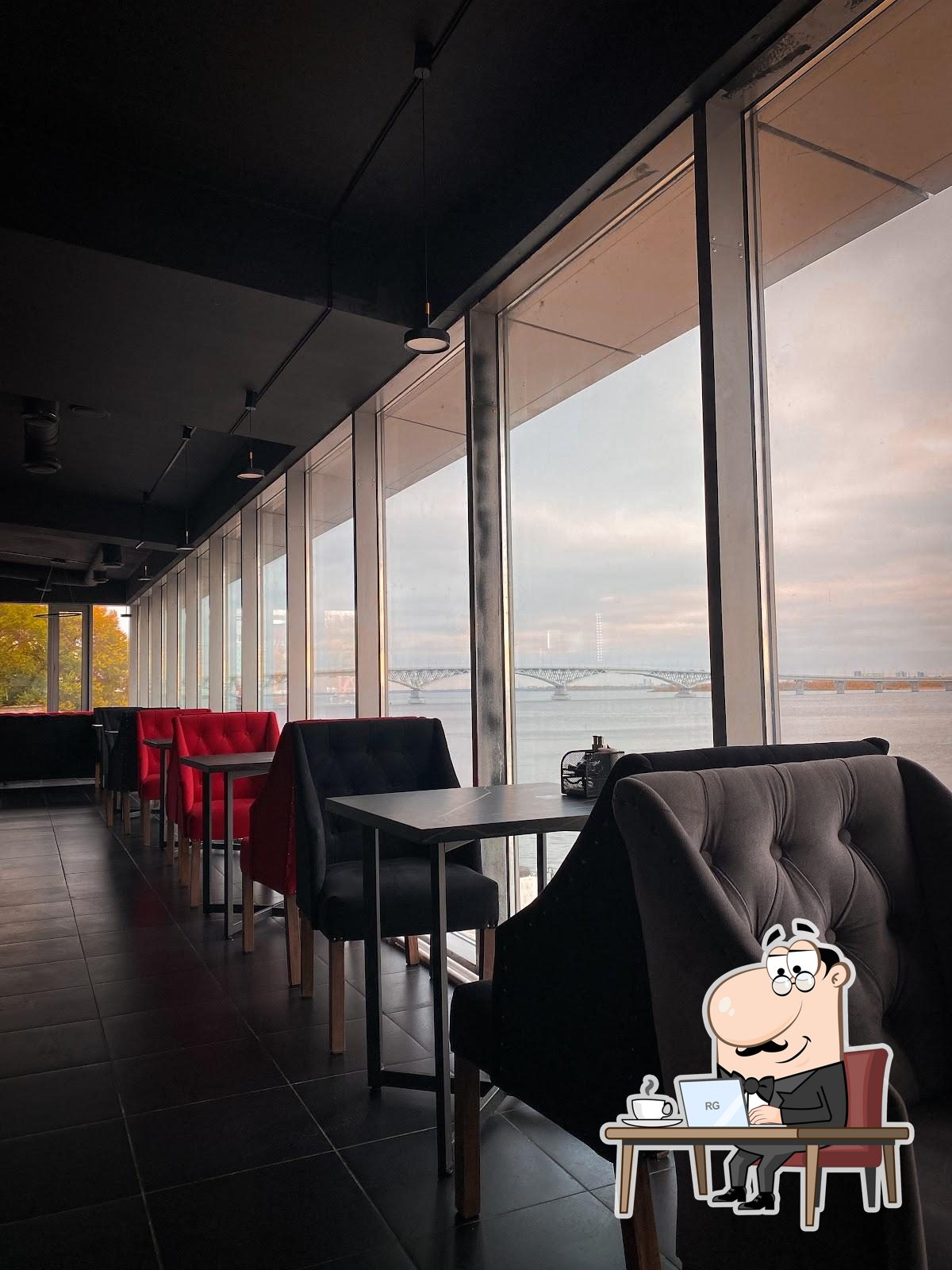 Посмотрите на внутренний интерьер "Hookah Place".