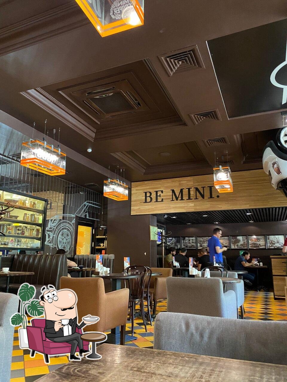 Посмотрите на внутренний интерьер "Питькофе MiniCooper".