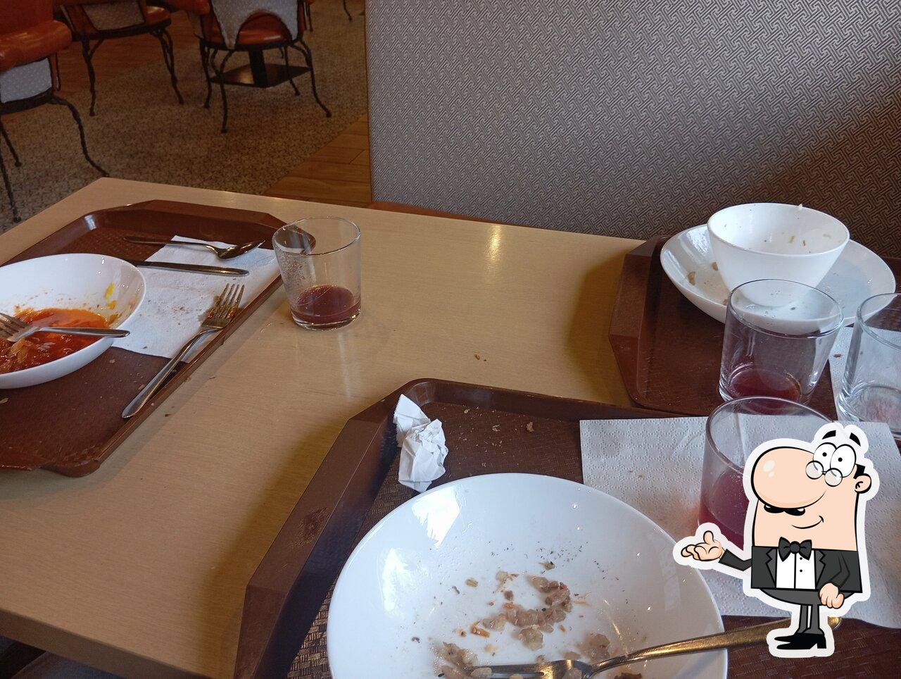 Посмотрите на внутренний интерьер "Пловная № 1".