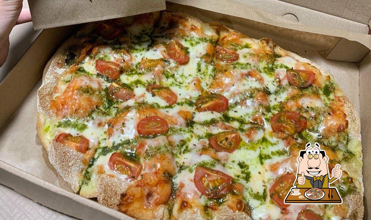 В "Chaplin’s Pizza" вы можете  отведать пиццу.