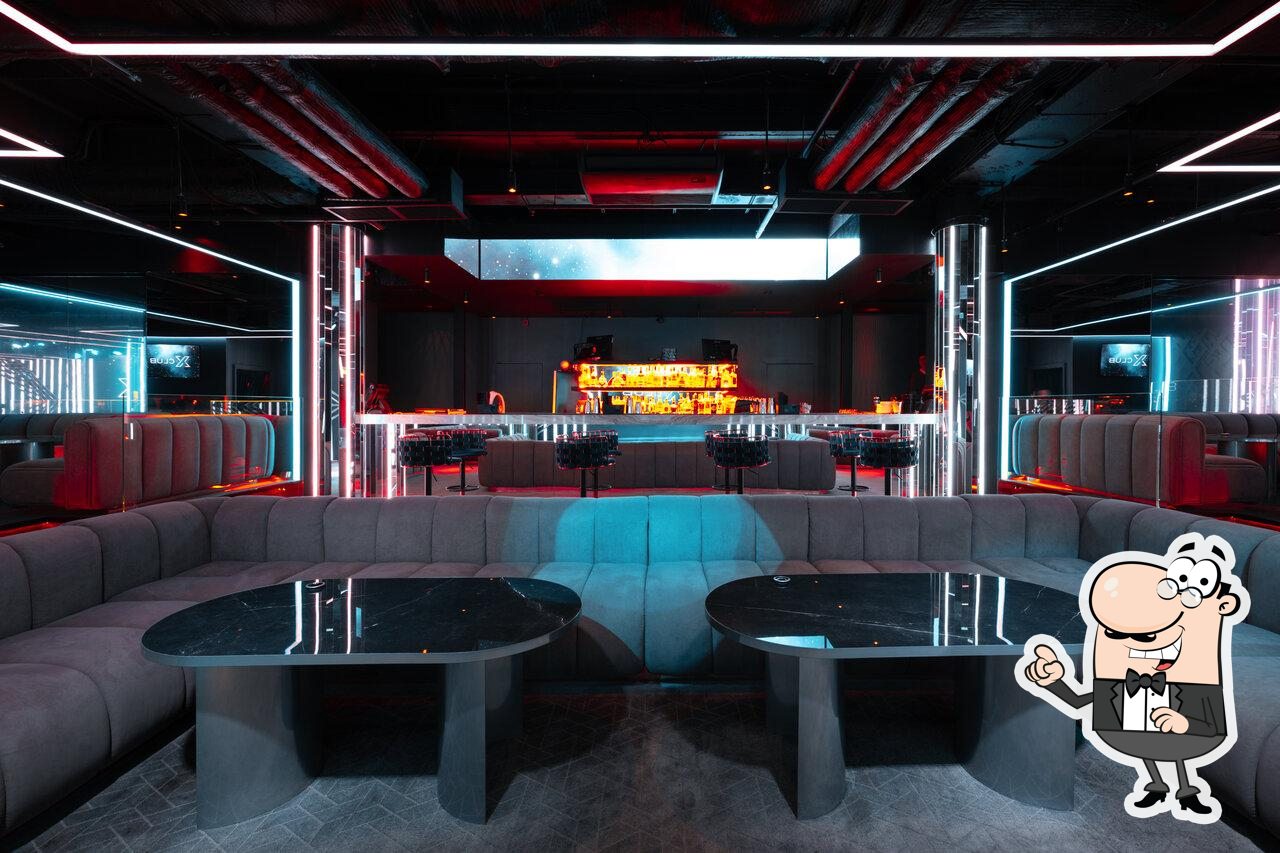 Посмотрите на внутренний интерьер "Xclub".