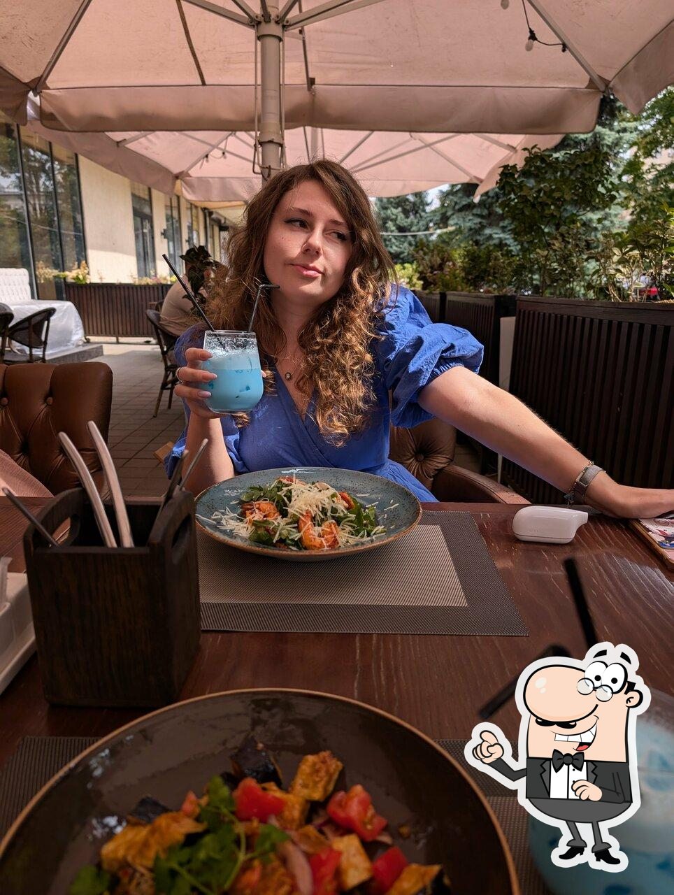 Забронируйте столик в "Vinsent cafe".