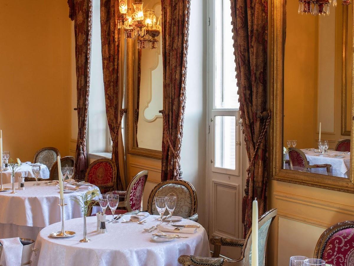 1886 RESTAURANT