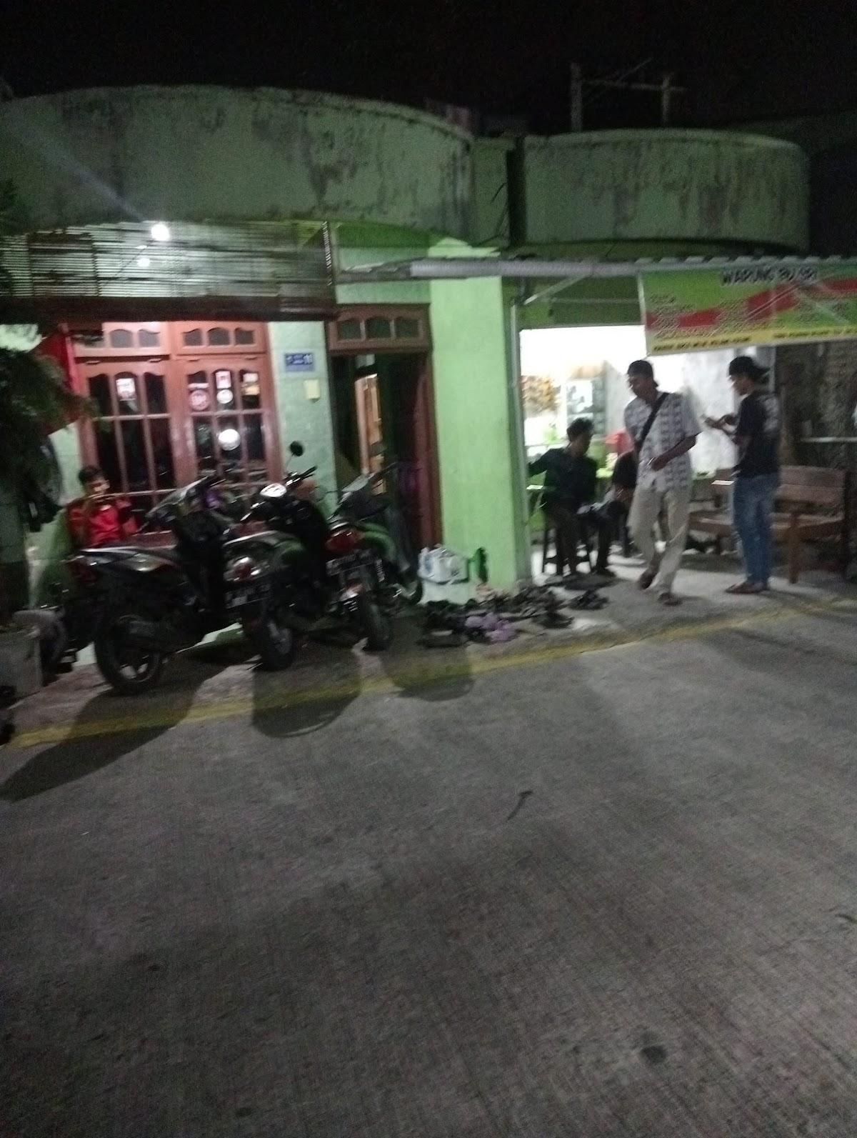 warung soto seger penyetan bu sri
