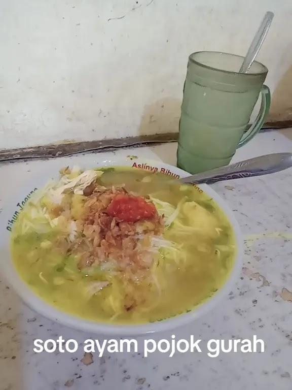 Warung pojok lapangan