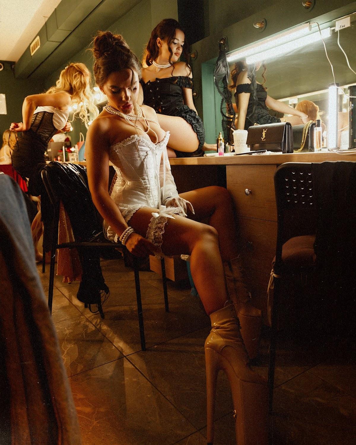 Шесть Девять