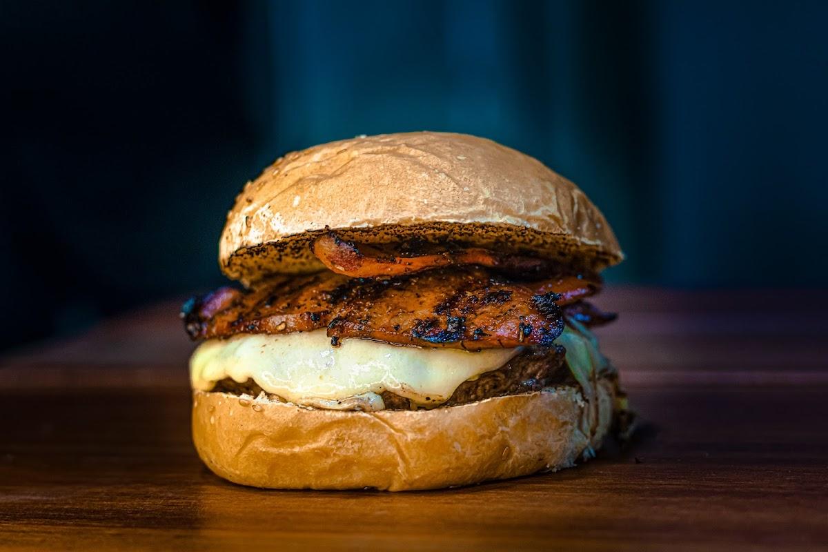 Carnívoro: Steak, Espetaria & Burger.