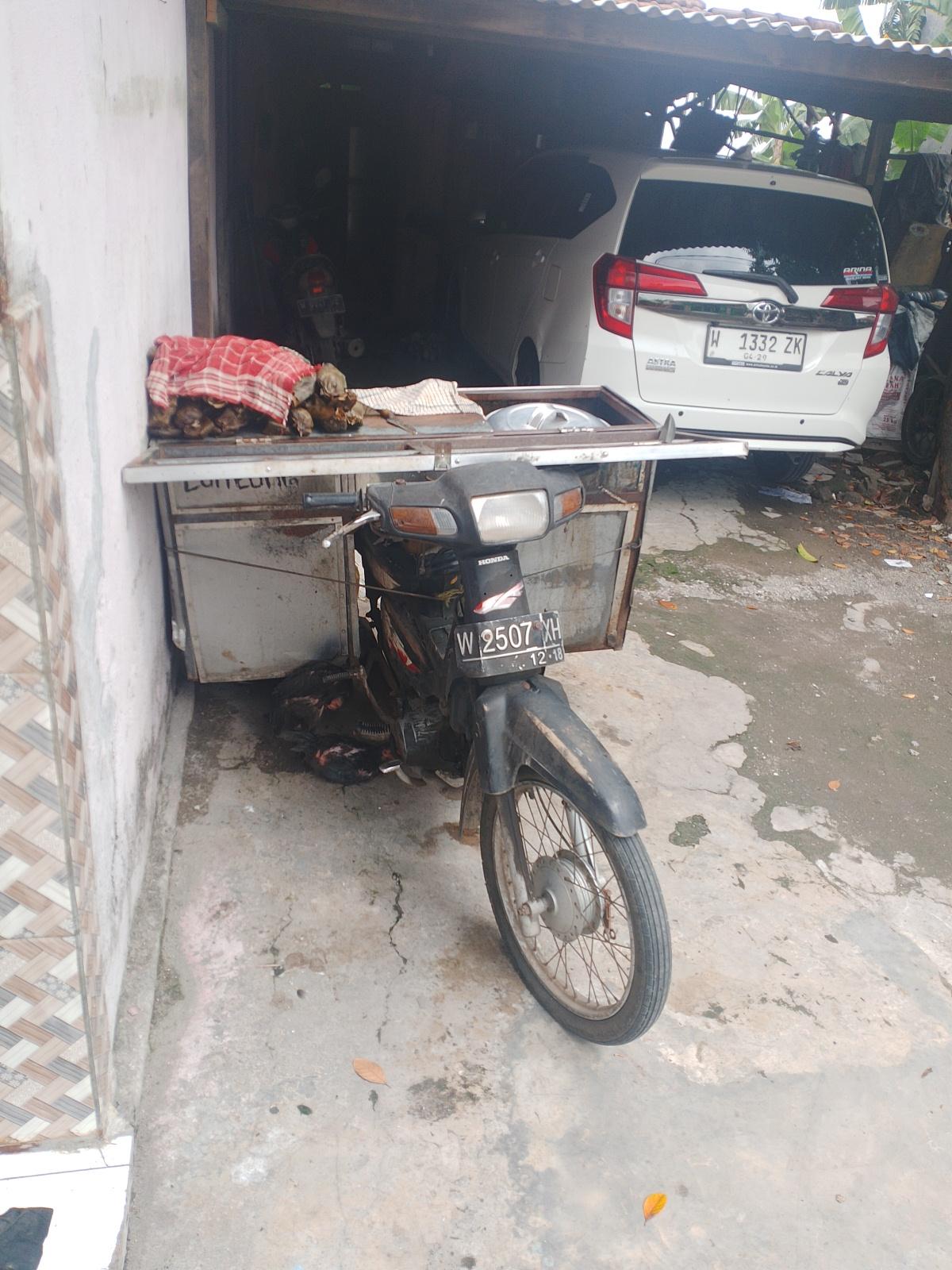 Lontong kikil cak man