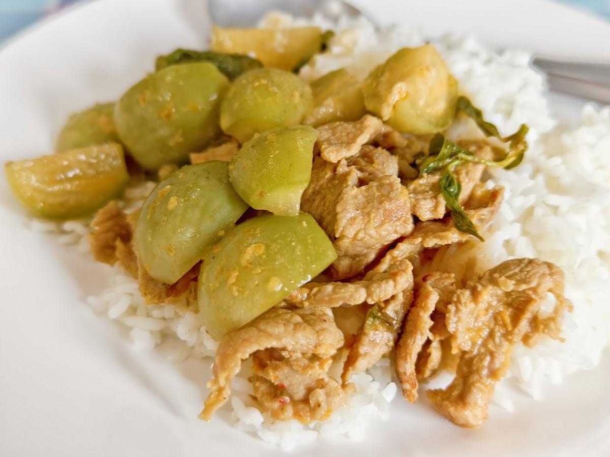 ข้าวแกงแม่โต้