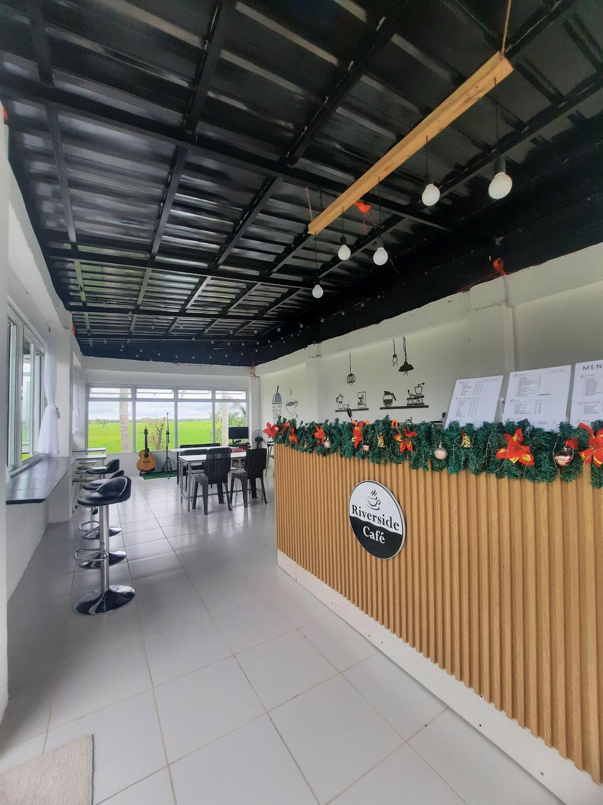 Riverside Café