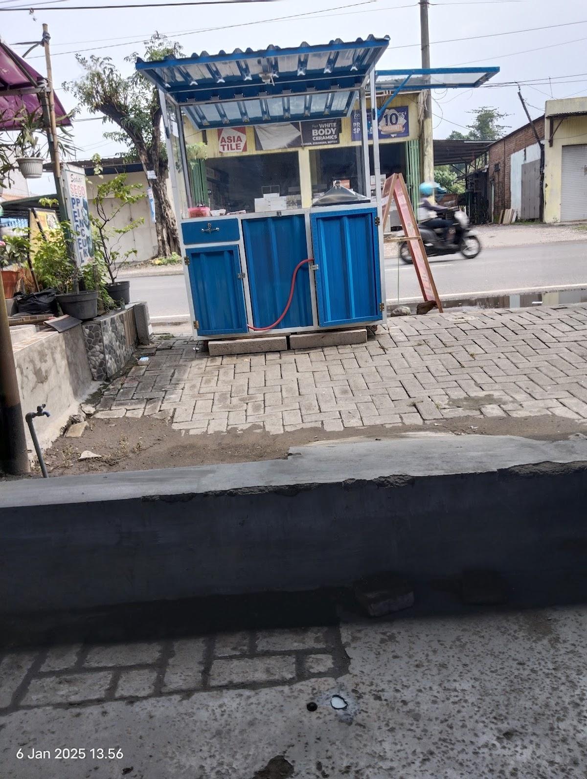 Kedai tahu bakso sepesial kremesan