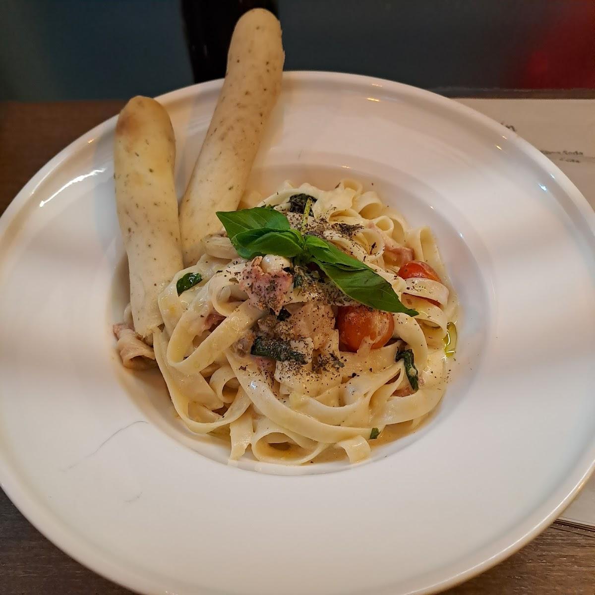 Almires Bistro