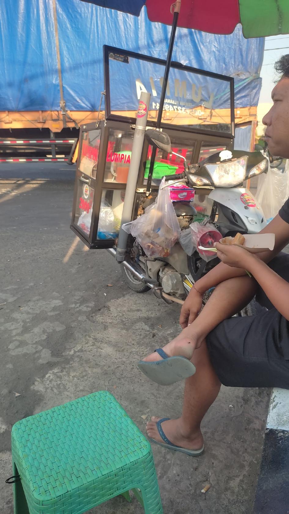 LUMPIA ADIRA POM BENSIN BRINGKANG