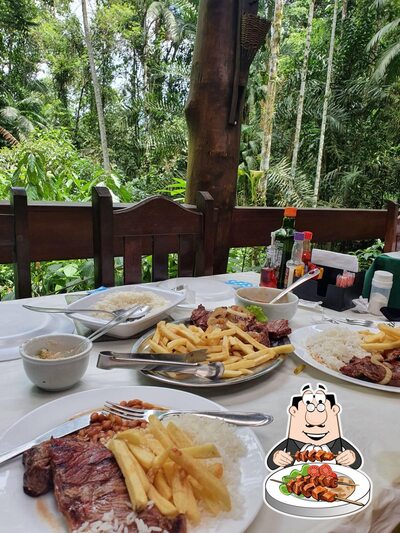 Comida em Restaurante Poço do Tarzan