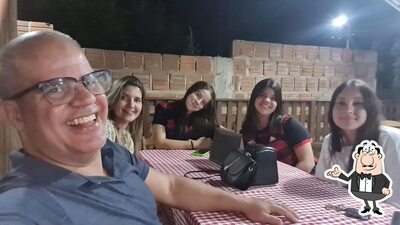 Sente em uma das mesas no Pizzaria Sayonara
