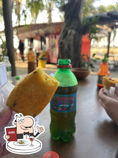 Platos en Brisola's Trailer