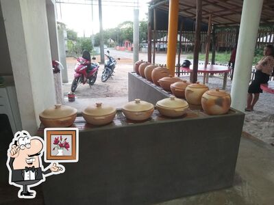 Sente em uma das mesas no Restaurante Panela do Sabor