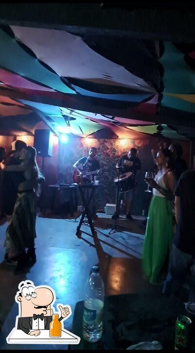 Você pode desfrutar de uma bebida do menu