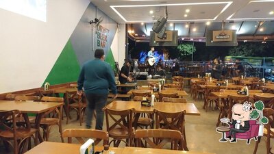 O interior do Munique Bar e Restaurante em Taguatinga