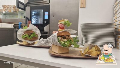 Platti al L'Anonimo Different Pub Pub - Birreria - Hamburgeria