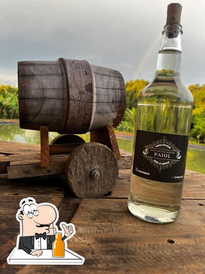 Desfrute de um drinque no Restaurante Rancho Paiol