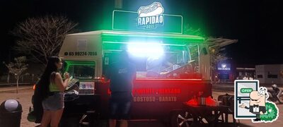 Desfrute da vista da área externa do Rapidão Dog Lanches