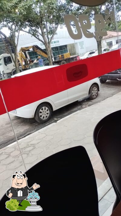 Veja a área externa do HotDog House