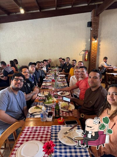 Sente em uma das mesas no Cantina de Roma Taguatinga