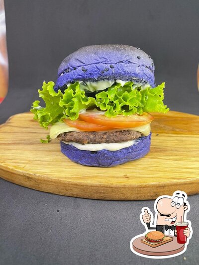 Experimente um dos hambúrgueres servidos no Hamburgueria Trilhas Burgers - Riacho Fundo 2