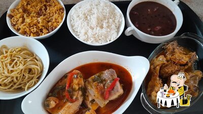 Comida em Restaurante Acaipira