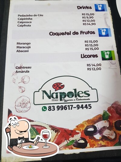 Comida em Pizzaria Napoles
