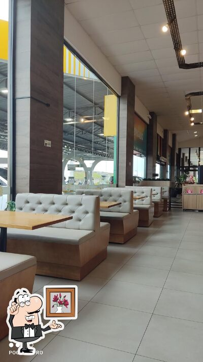 O interior do Girassol Laguna – Restaurante Cafeteria Posto Presentes Parada Completa