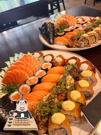 Rolos de sushi são oferecidos por Dashi Sushi Bar Praia do Forte