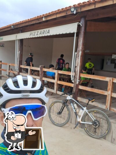 Desfrute da vista da área externa do Rafa Pizzaria e Petiscaria