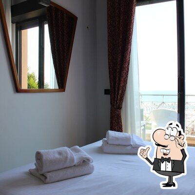 Dai un'occhiata agli interni di Caffè Contrada Pub