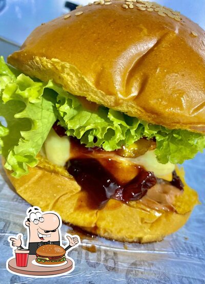 Deguste um dos hambúrgueres servidos no J.B.M.BURGER