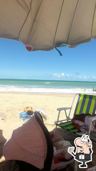 Sente em uma das mesas no Barraca do Paulinho