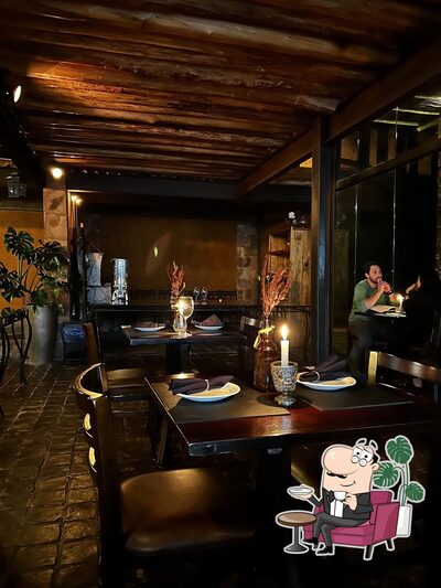 Veja imagens do interior do Santo Graal restaurante