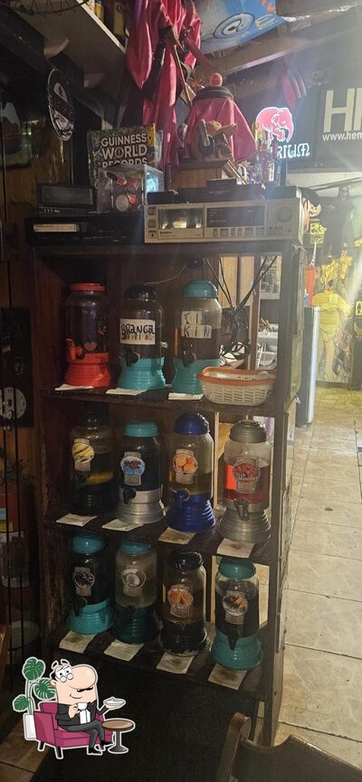 O interior do Laranja's Bar e Restaurante